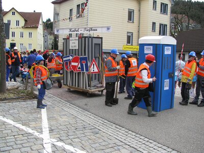 Der Trupp „Kabel-Tiefbau SHO“ in Aktion