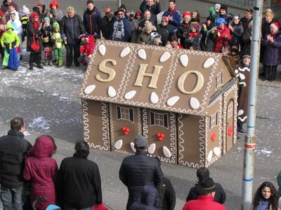 Die einzelnen wandelnden Lebkuchen bilden das SHO-Lebkuchenhaus