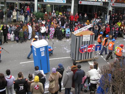 Die Wagen der „Kabel-Tiefbau SHO“ im Fasnet-Umzug